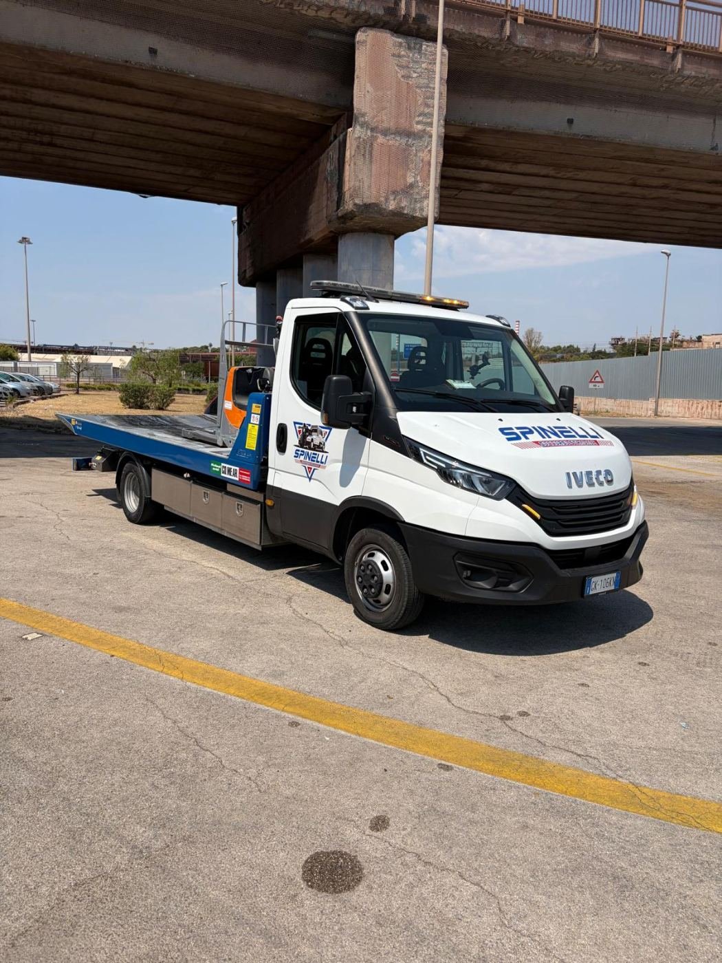 Carro attrezzi Spinelli su Iveco Daily con pianale